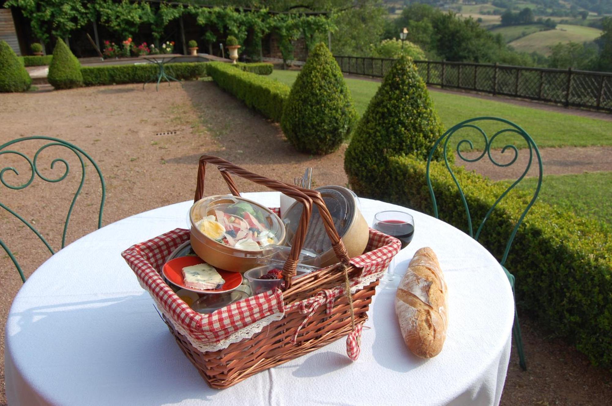Chateau La Servayrie - Chambre D'Hotes Marcillac-Vallon 객실 사진
