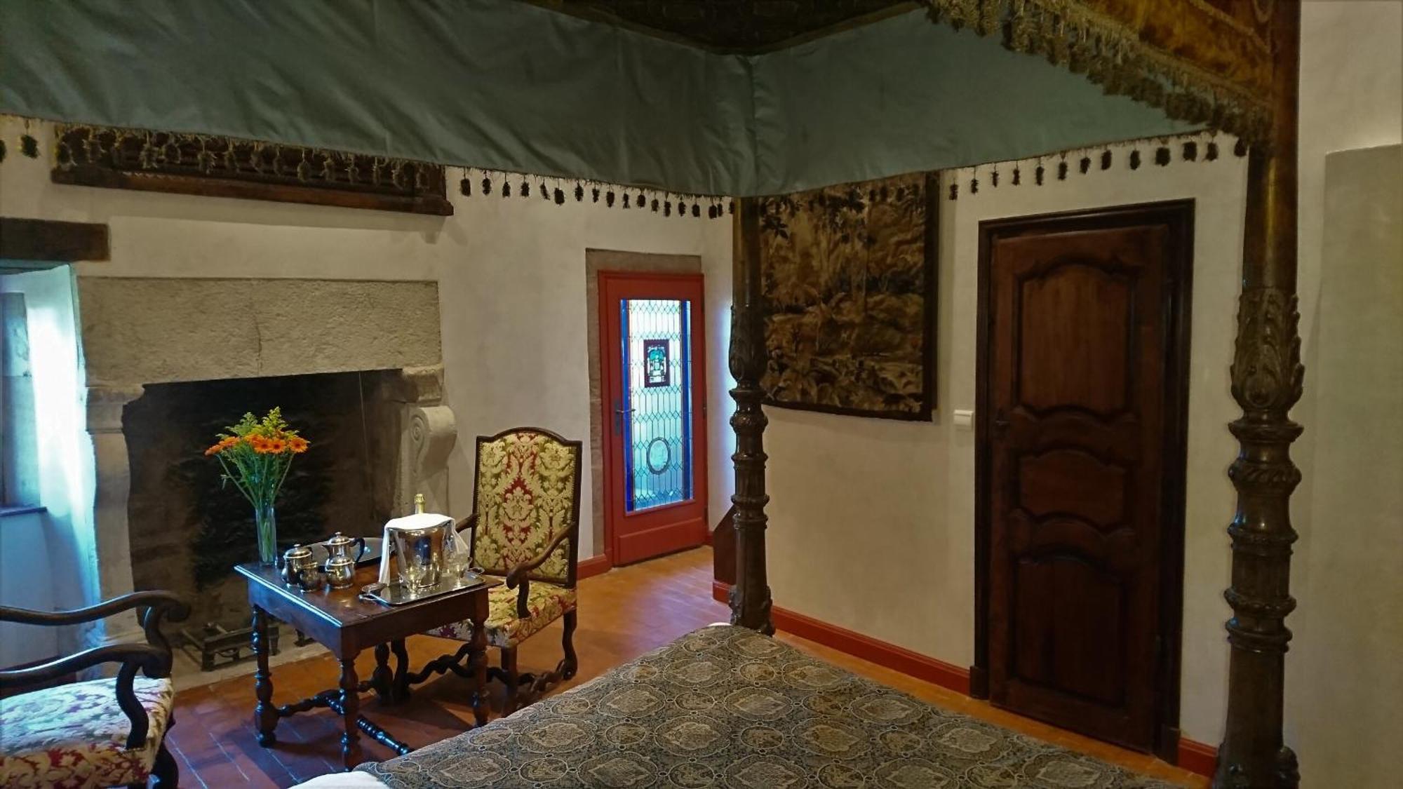 Chateau La Servayrie - Chambre D'Hotes Marcillac-Vallon 객실 사진