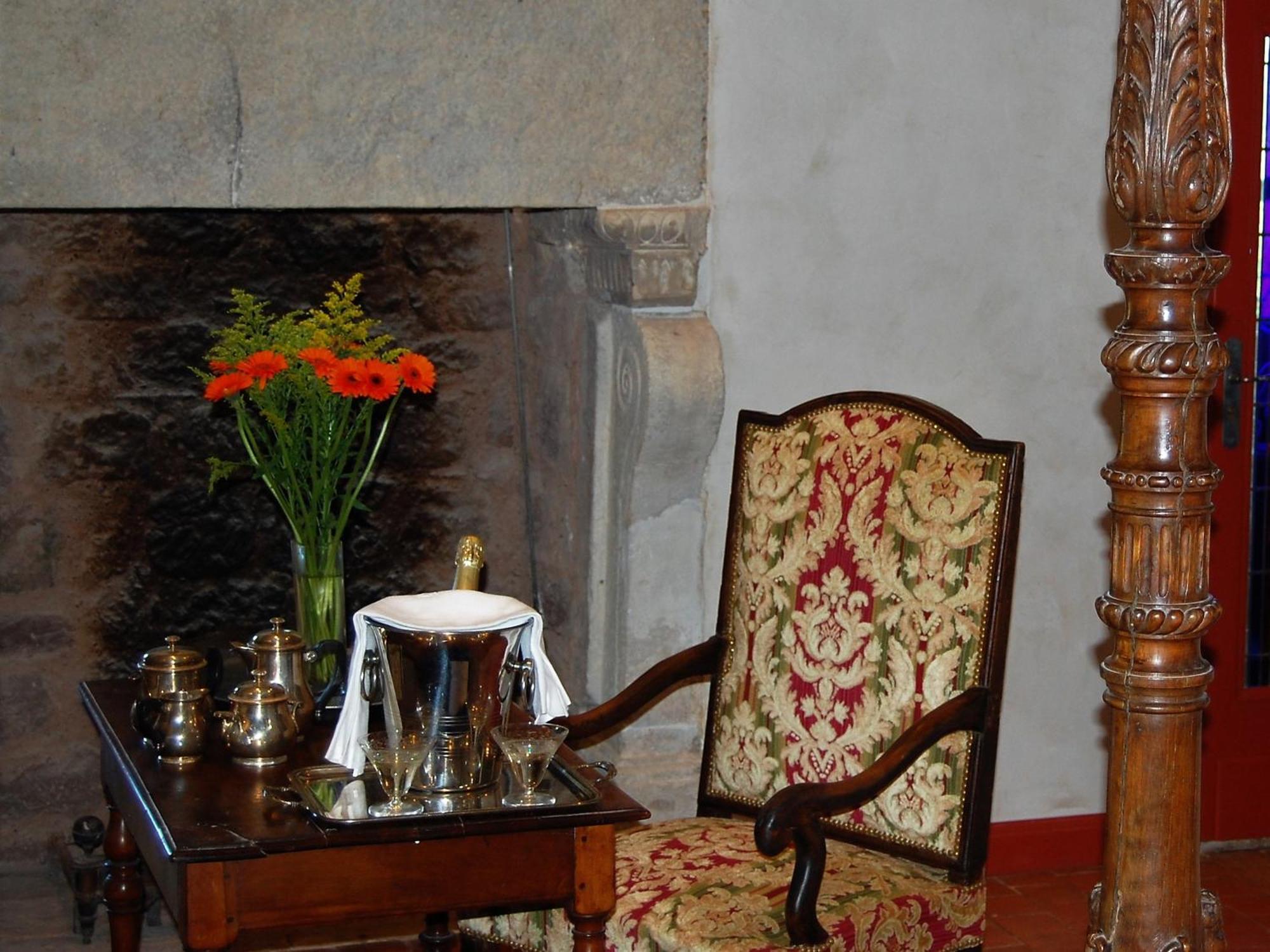 Chateau La Servayrie - Chambre D'Hotes Marcillac-Vallon 객실 사진